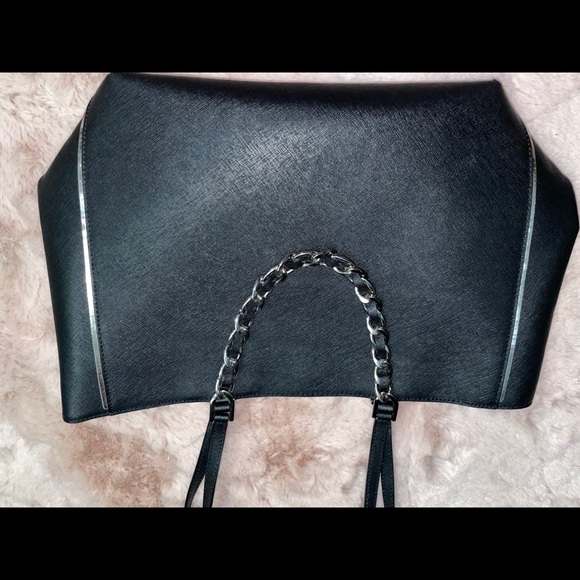 Micheal Kors purse - Picture 8 of 12